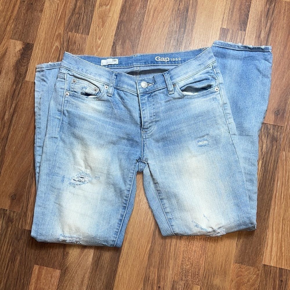 GAP 1969. Women’s 26 Regular jeans. Like new.